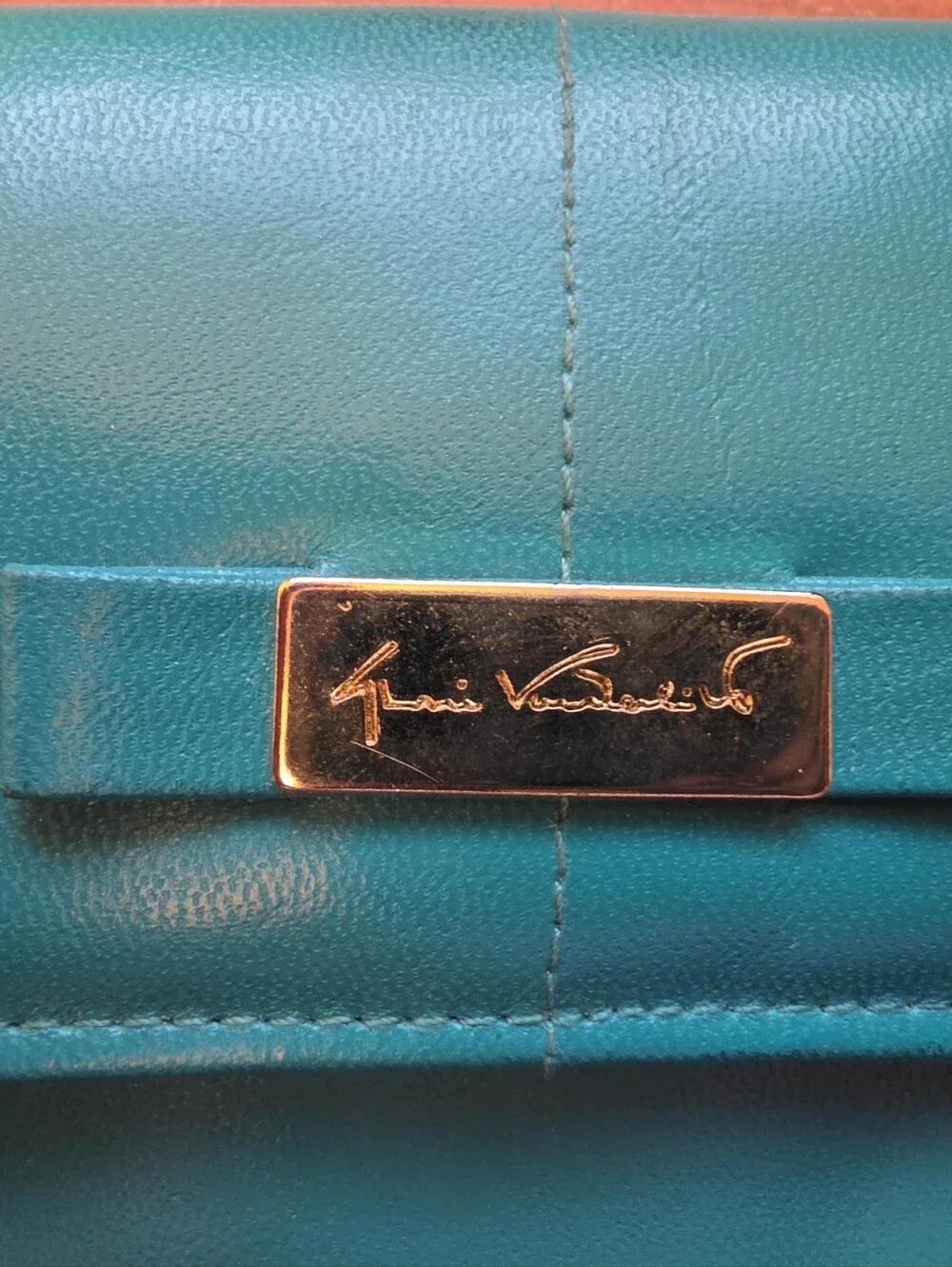 Gloria Vanderbilt wallet has